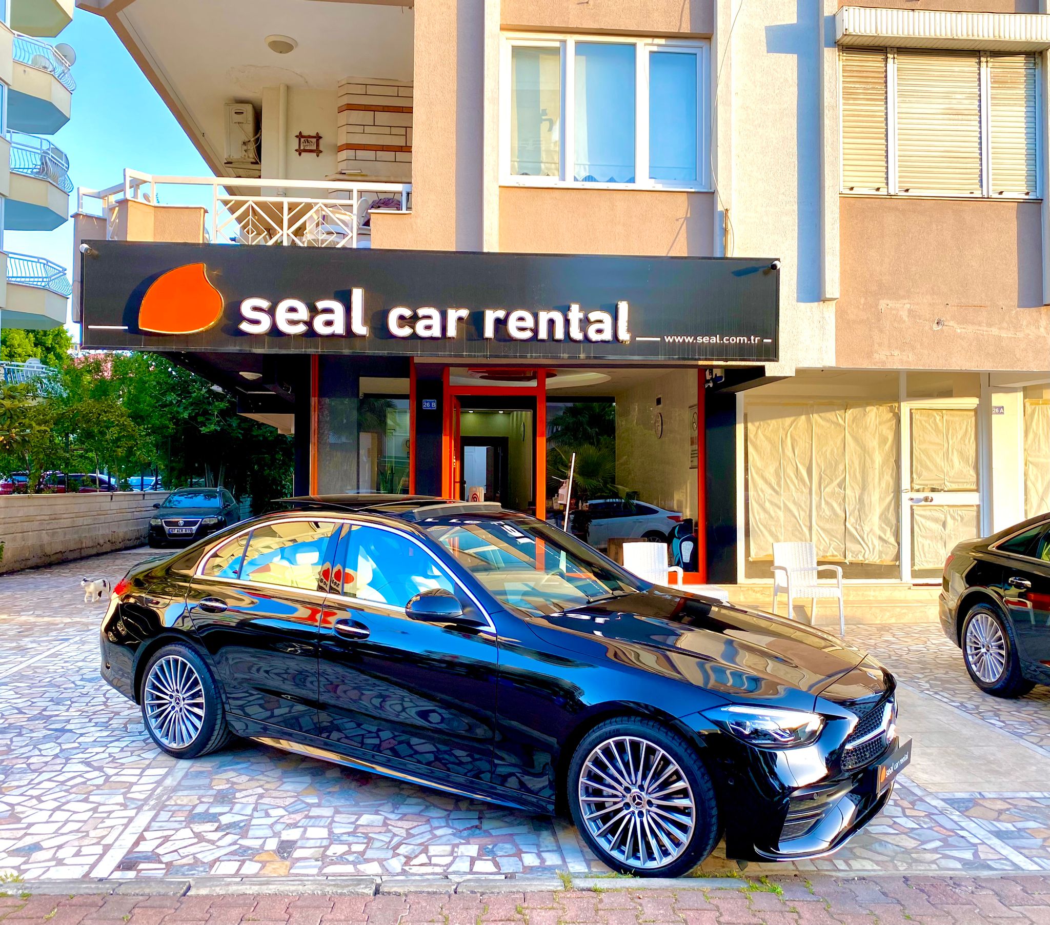 Antalya da Dinamik ve Lüks Bir Sürüş Deneyimi: Mercedes C200 AMG 4MATIC Kiralama